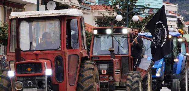 Μπλόκα με τρακτέρ στις ματωμένες ράγες